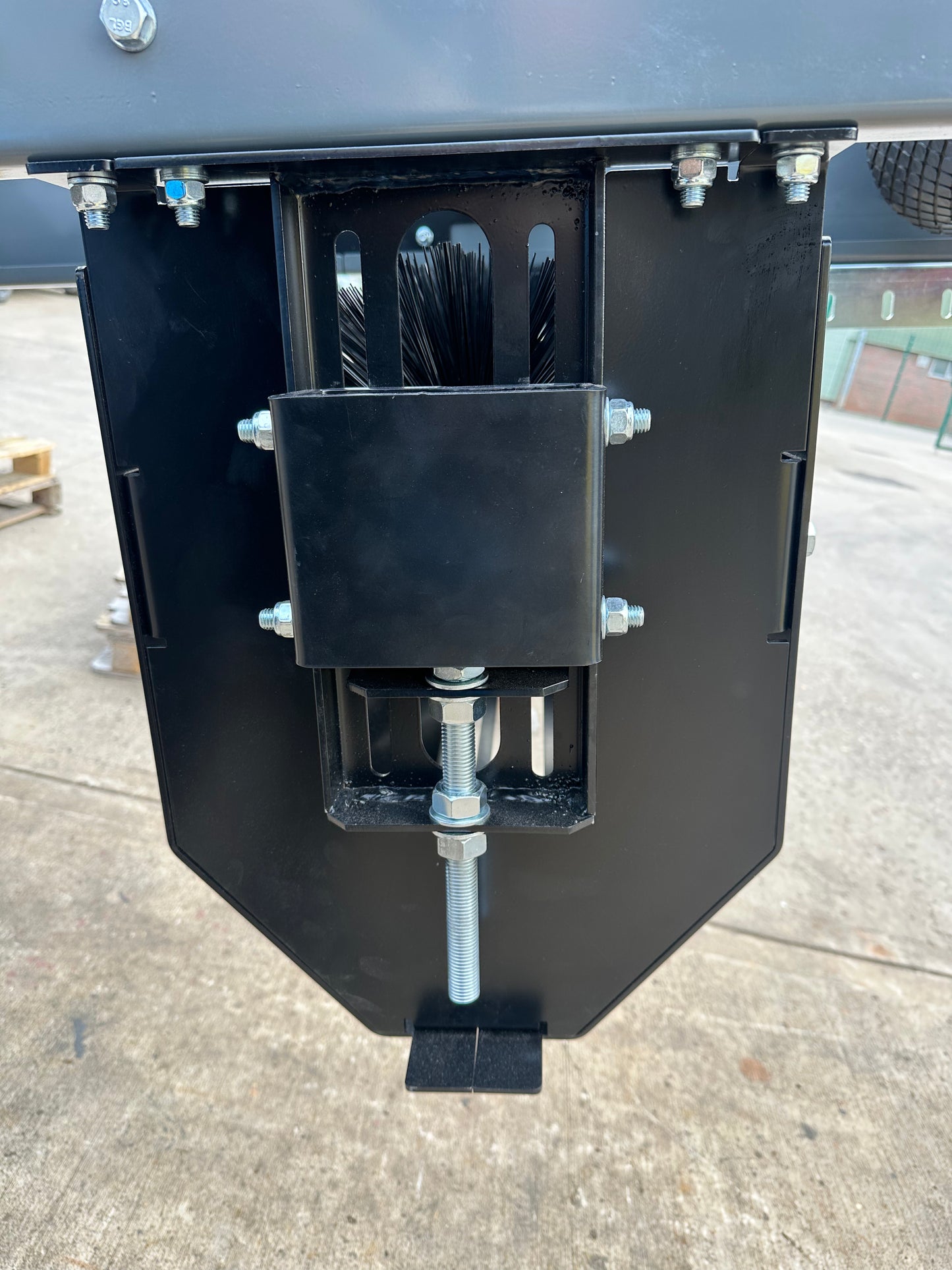 “brush belt cleaner” from the conveyor shop