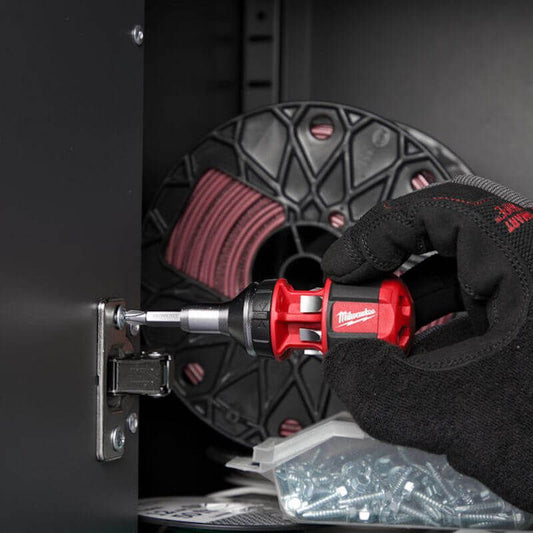 MILWAUKEE 8-IN-1 UNIVERSAL COMPACT RATCHETING MULTI-BIT SCREWDRIVER