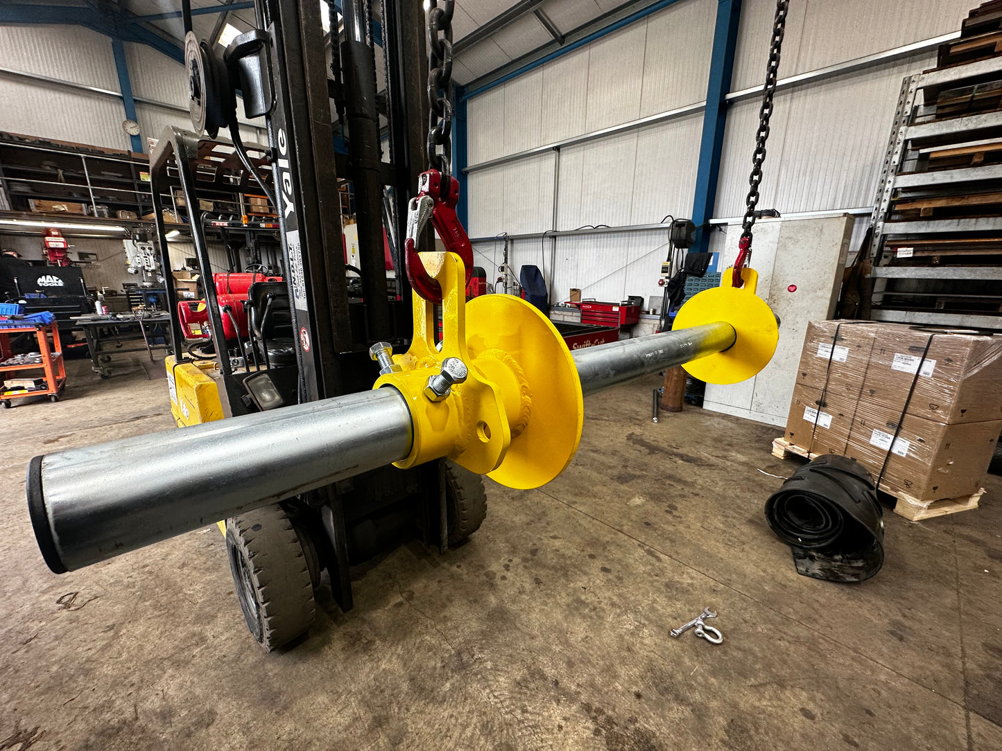 Safe lifting equipment for conveyor belt