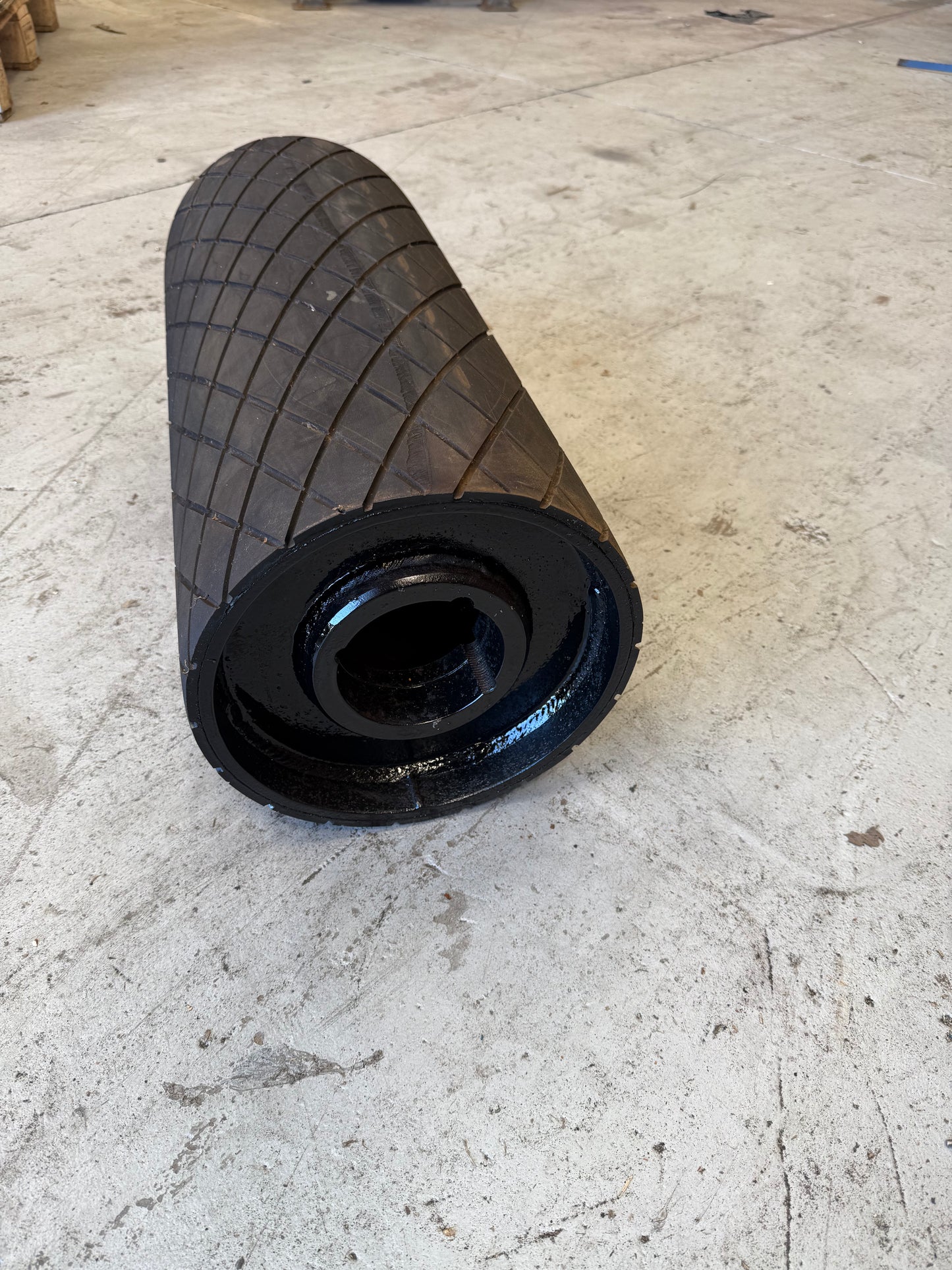 Autoclaved Ø273 × 650 mm drum with 50–75 mm shaft range.