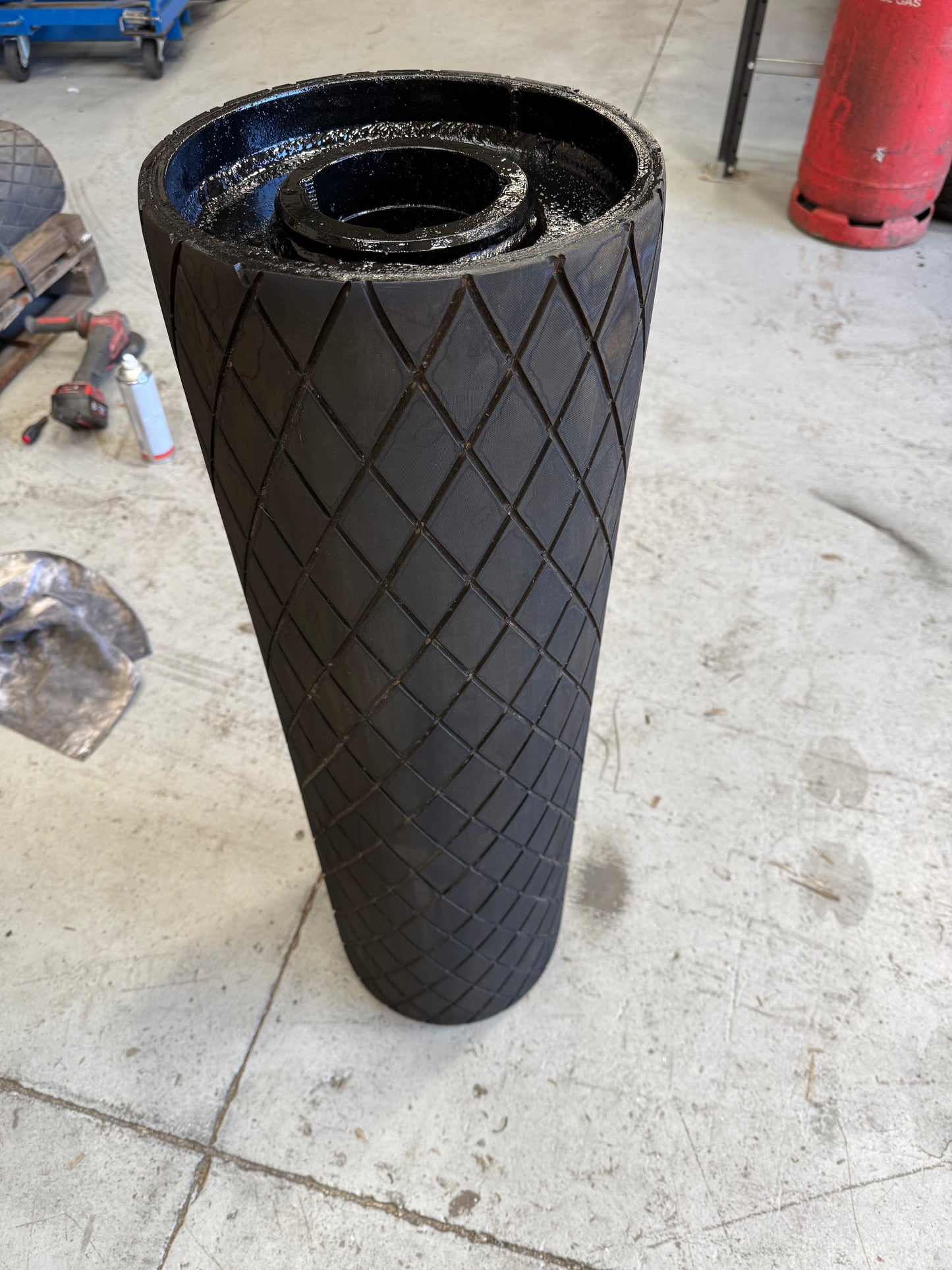 273 mm Diameter × 950 mm Autoclaved Shell with Welded Shaft”