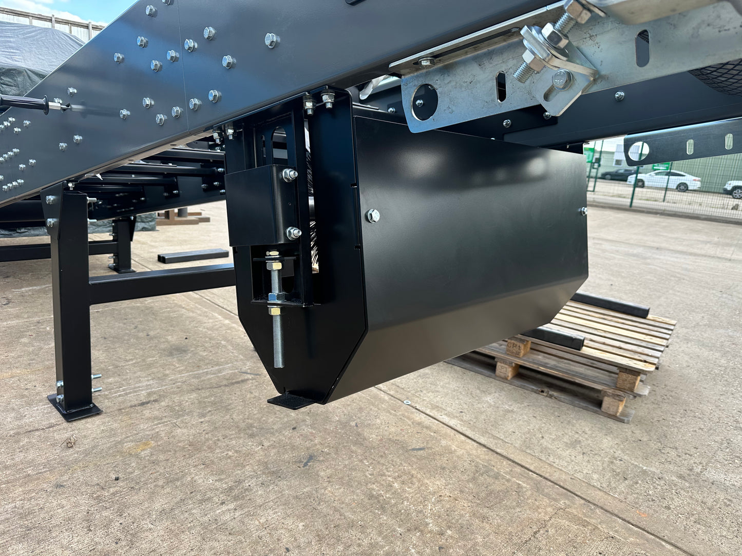 cleated conveyor belt cleaner from the conveyor shop